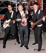 天与地《年少无知》获电视剧歌曲大奖抢尽各歌手风头